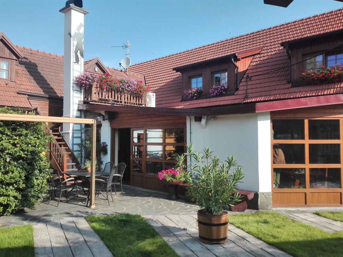 Hostinec A Penzion Dolni Dvur Verovice Exterior photo