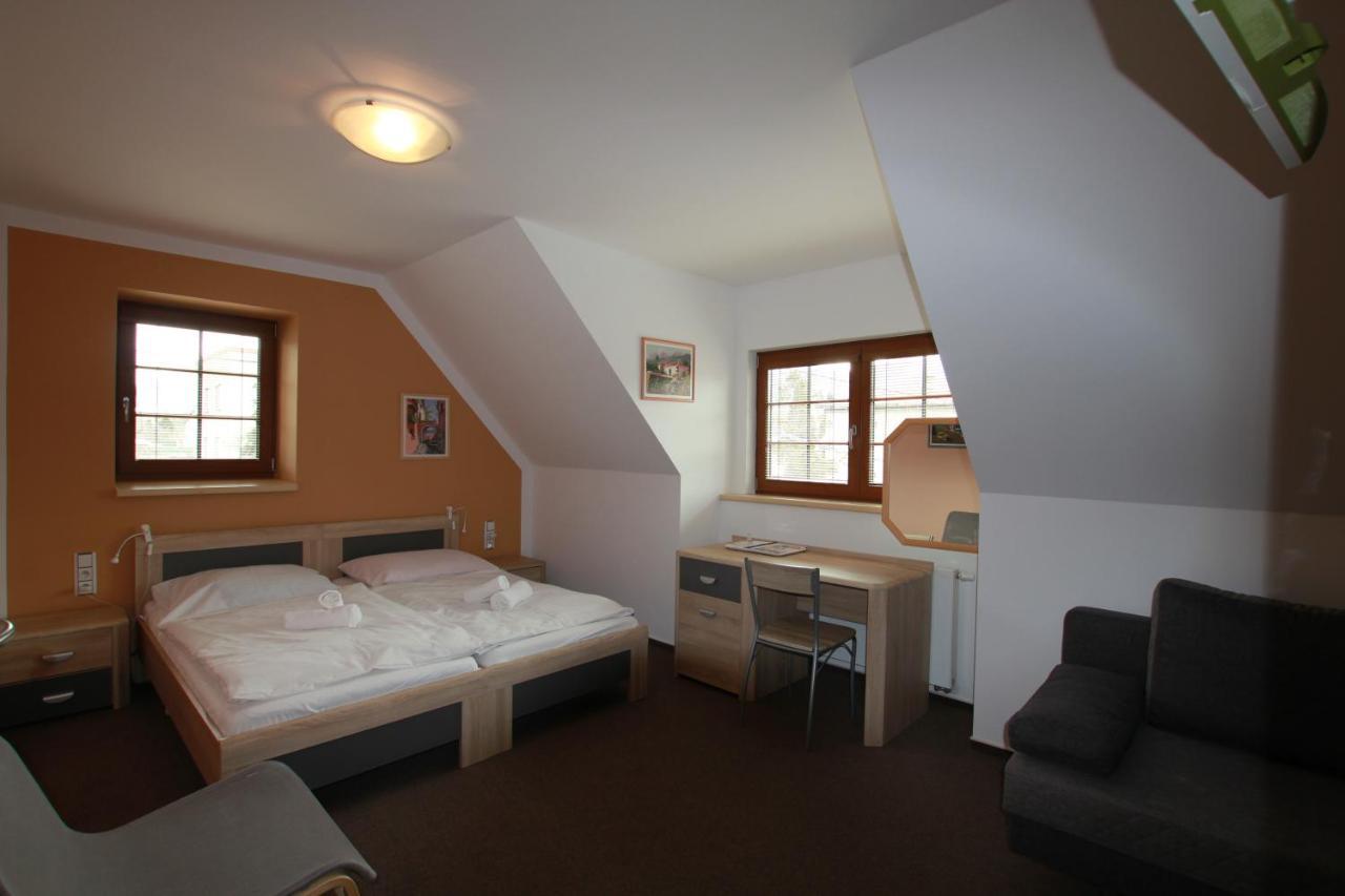 Hostinec A Penzion Dolni Dvur Verovice Exterior photo